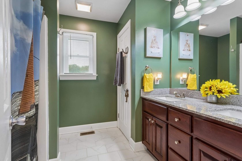 Welcome to this move-in ready Cape Cod situated on 5.12 scenic - photo 16