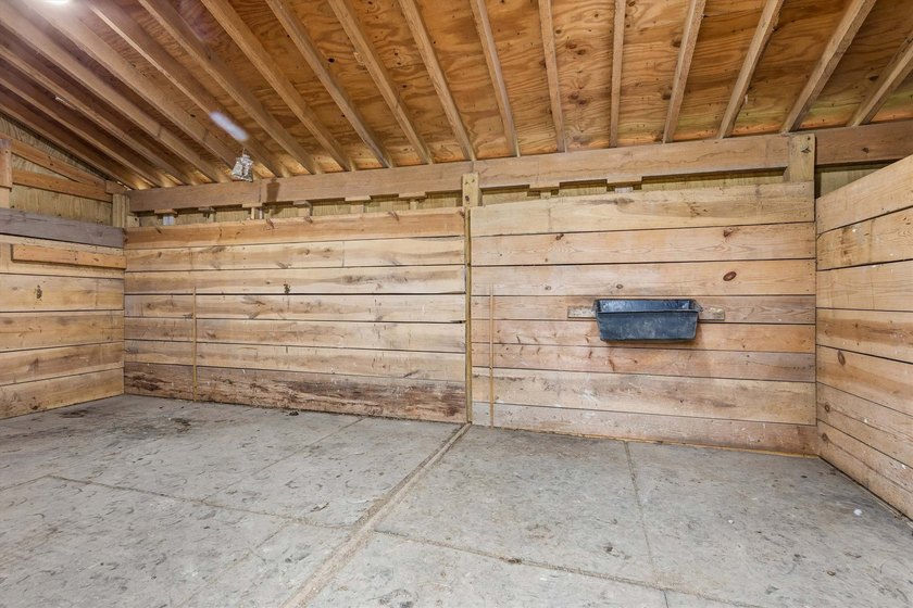 Welcome to this move-in ready Cape Cod situated on 5.12 scenic - photo 23
