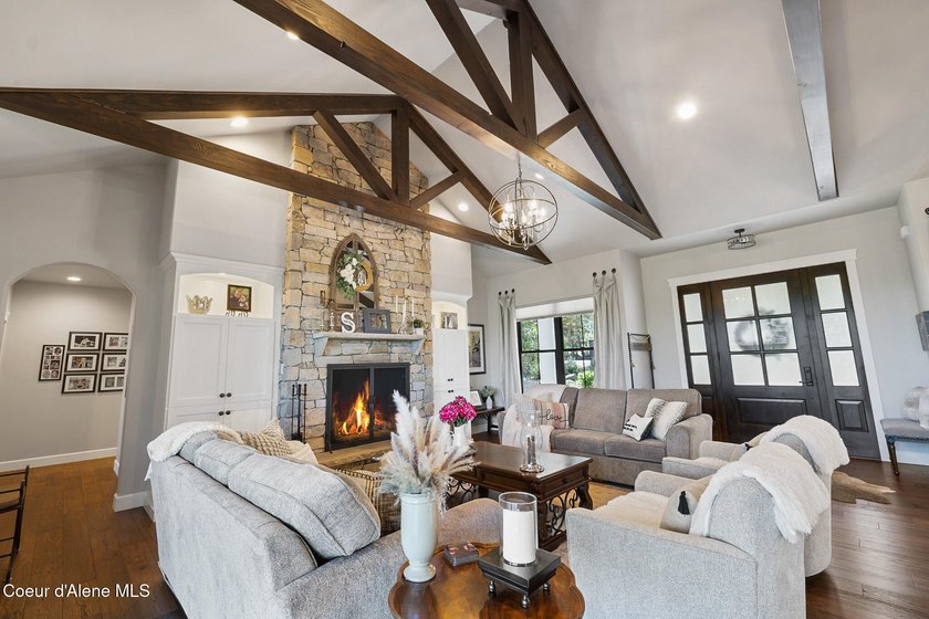Experience North Idaho luxury with this exquisite, custom-built - photo 5