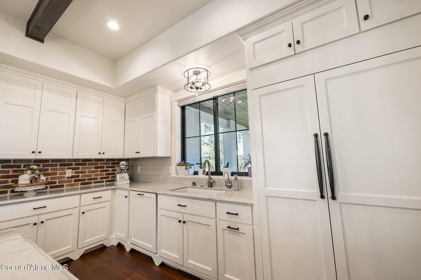 Experience North Idaho luxury with this exquisite, custom-built - photo 10