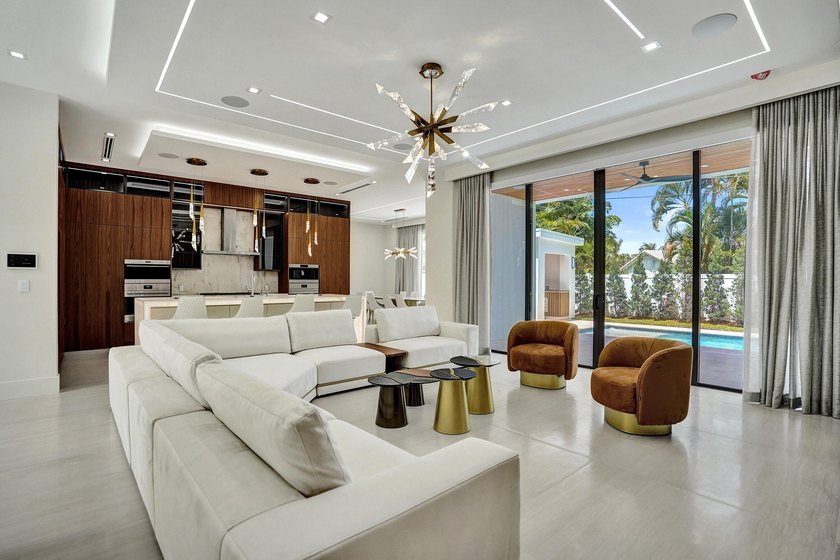 Welcome to Villa Aurelia, the Golden Villa, a recently completed - photo 11