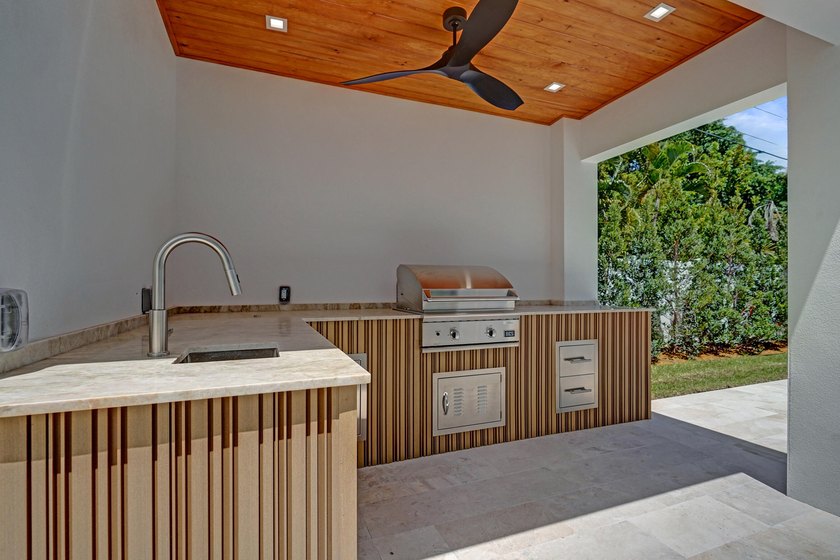 Welcome to Villa Aurelia, the Golden Villa, a recently completed - photo 13