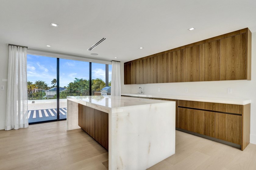 Welcome to Villa Aurelia, the Golden Villa, a recently completed - photo 21