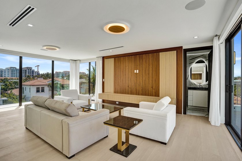 Welcome to Villa Aurelia, the Golden Villa, a recently completed - photo 23