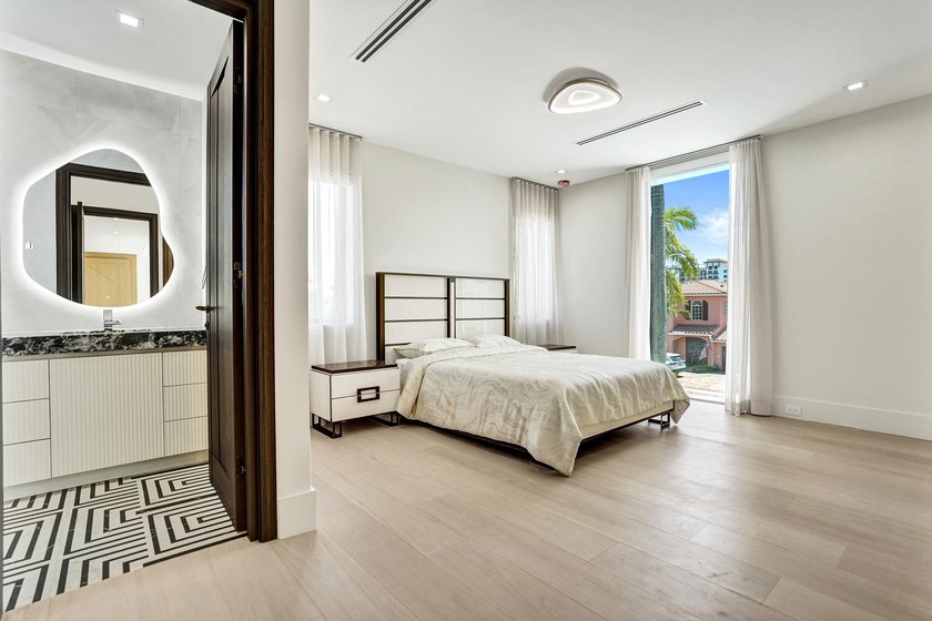 Welcome to Villa Aurelia, the Golden Villa, a recently completed - photo 29