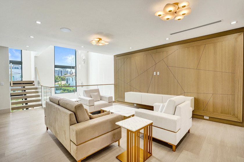 Welcome to Villa Aurelia, the Golden Villa, a recently completed - photo 30