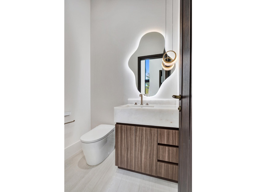 Welcome to Villa Aurelia, the Golden Villa, a recently completed - photo 33