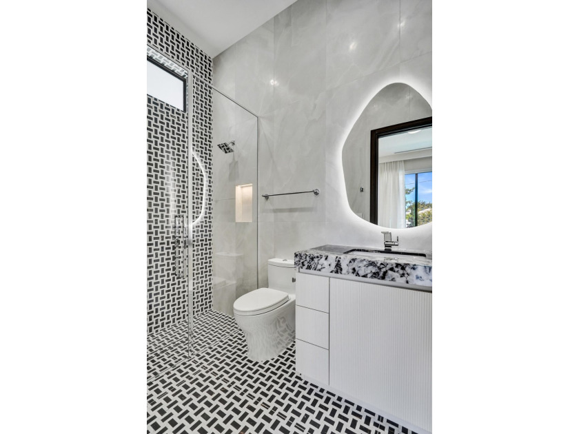 Welcome to Villa Aurelia, the Golden Villa, a recently completed - photo 34