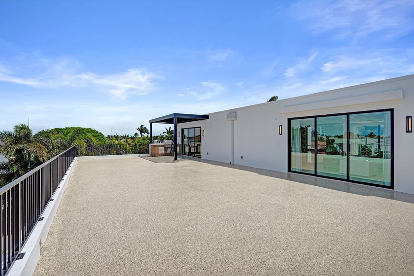 Welcome to Villa Aurelia, the Golden Villa, a recently completed - photo 38