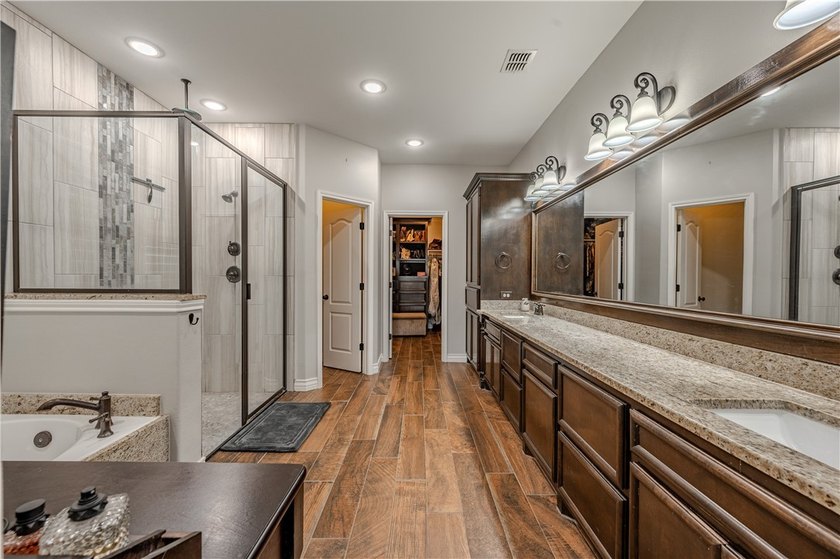 Discover luxury living in this beautifully designed 4-bedroom - photo 20