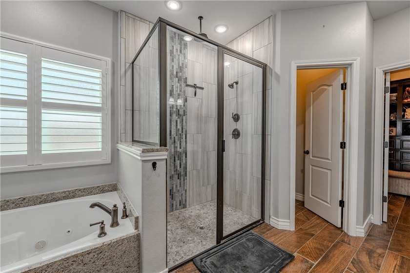 Discover luxury living in this beautifully designed 4-bedroom - photo 21