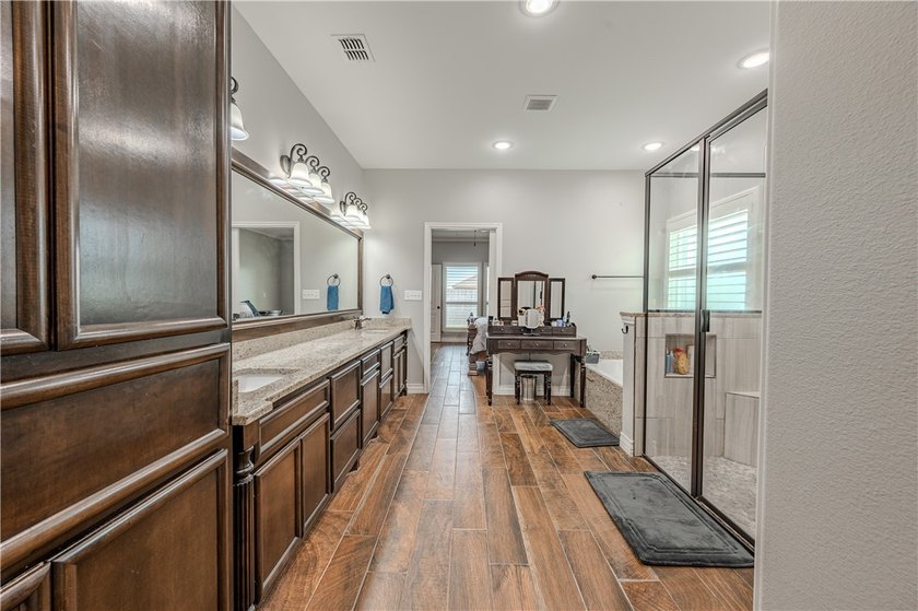 Discover luxury living in this beautifully designed 4-bedroom - photo 23