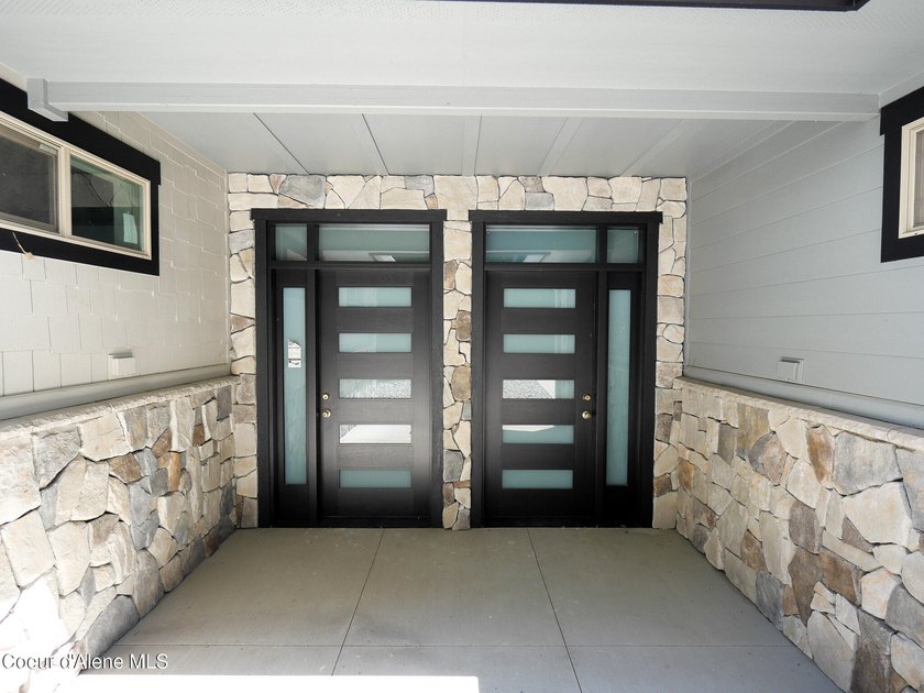 Luxury Lake view living nestled between Lake Pend Orielle and - photo 5