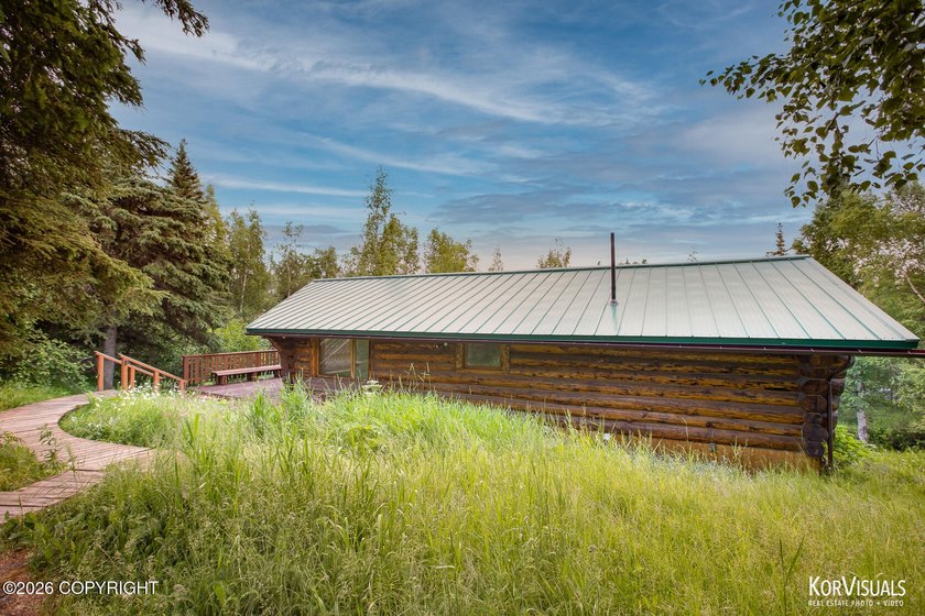 Experience the warmth and character of log home living in this - photo 3