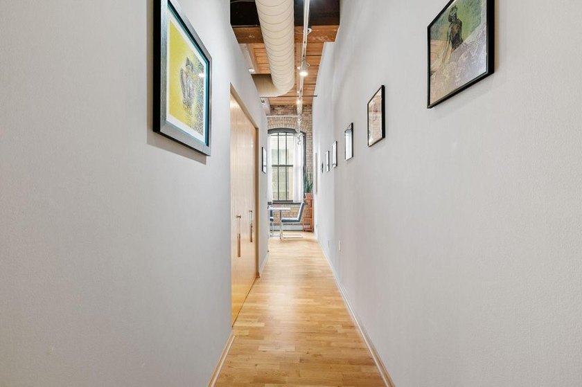 Historic Riverwalk Building located in the heart of North Loop - photo 16