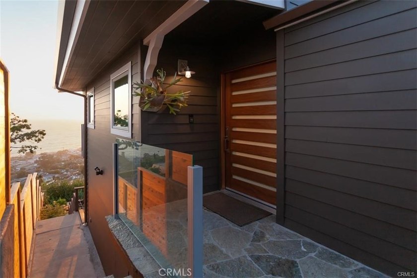 Fully Furnished Rental with Breathtaking Panoramic Coastline and - photo 3