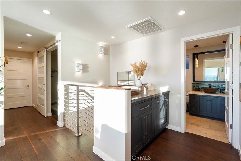 Fully Furnished Rental with Breathtaking Panoramic Coastline and - photo 4