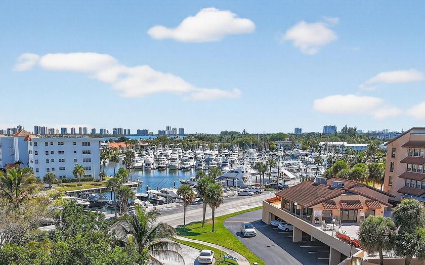 Premier Location overlooking the Intracoastal! This Top-Floor - photo 4