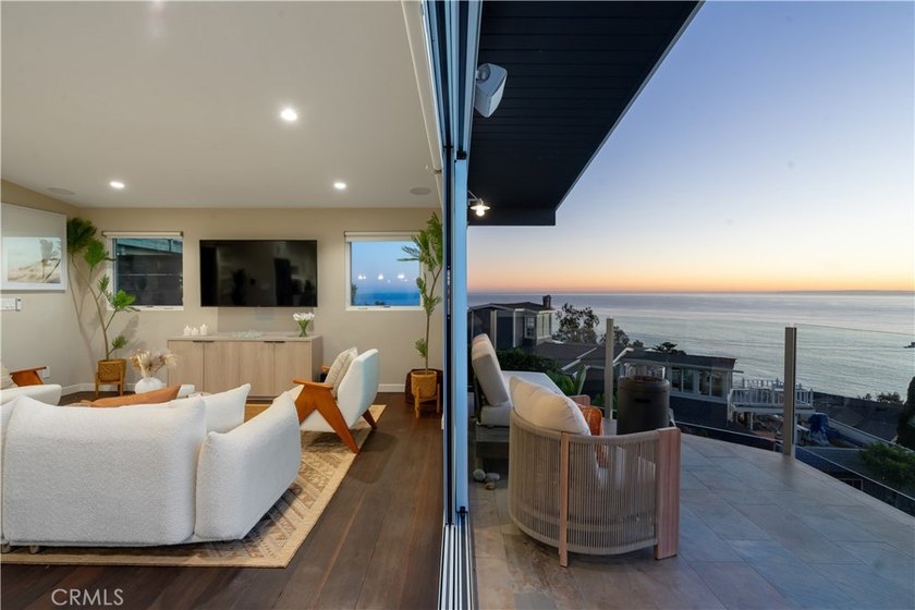 Fully Furnished Rental with Breathtaking Panoramic Coastline and - photo 8