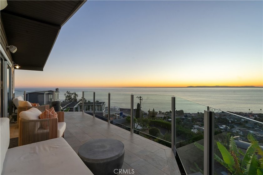 Fully Furnished Rental with Breathtaking Panoramic Coastline and - photo 10