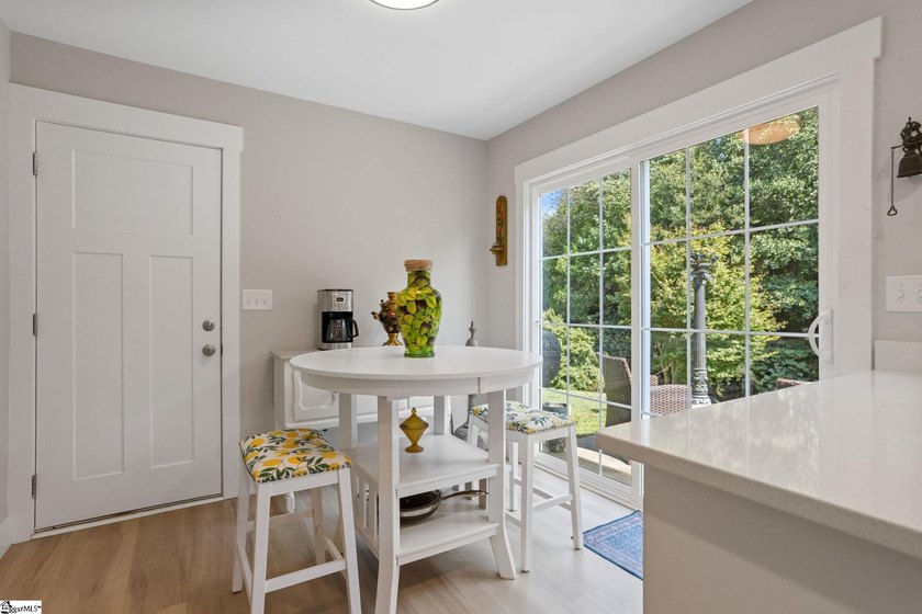Welcome home to this beautifully maintained, like-new home - photo 12