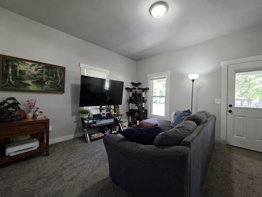 This efficient 2-bedroom, 1-bathroom single-story home offers a - photo 12