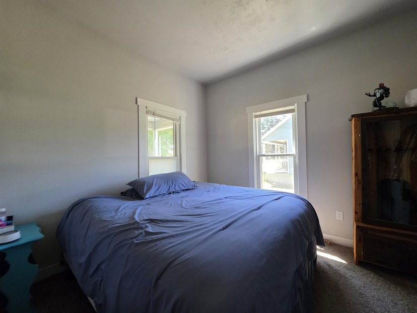 This efficient 2-bedroom, 1-bathroom single-story home offers a - photo 13