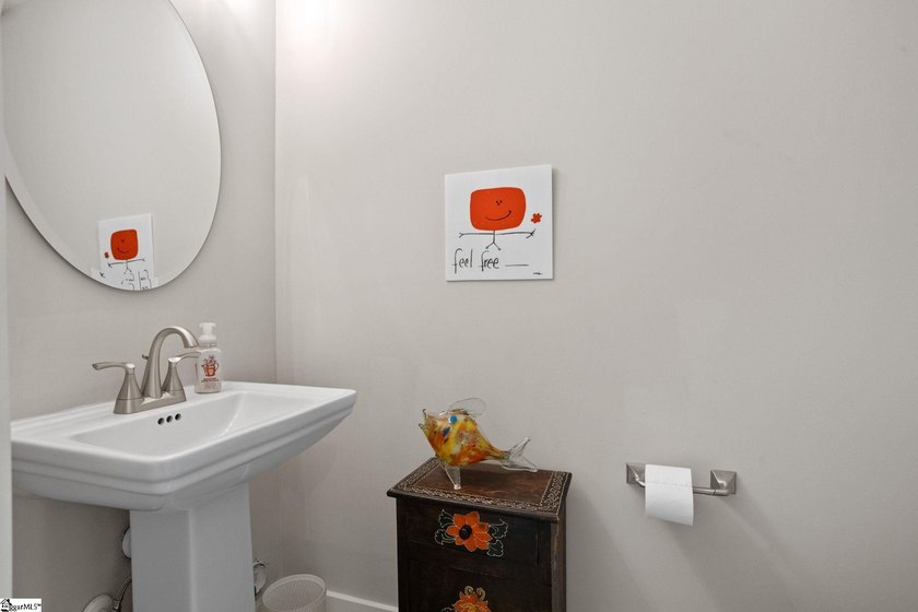 Welcome home to this beautifully maintained, like-new home - photo 14
