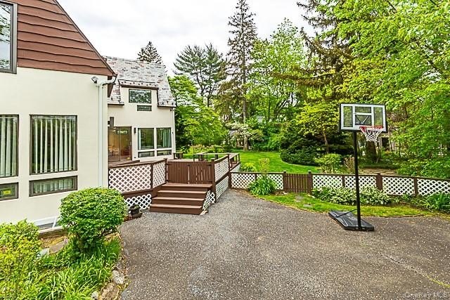 GREAT NECK ESTATES SUN-FILLED HOME CONVENIENTLY LOCATED ON A - photo 14