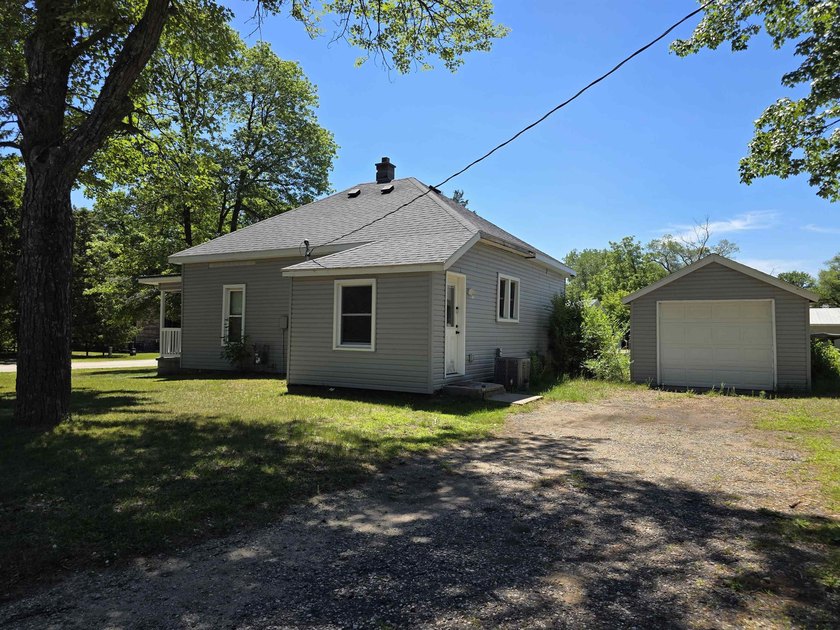 This efficient 2-bedroom, 1-bathroom single-story home offers a - photo 19