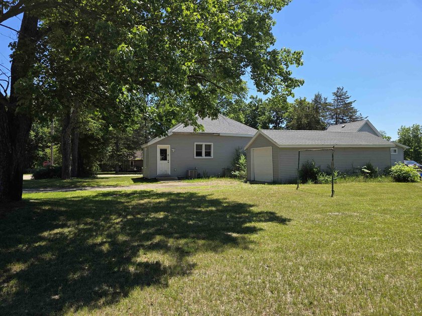 This efficient 2-bedroom, 1-bathroom single-story home offers a - photo 22