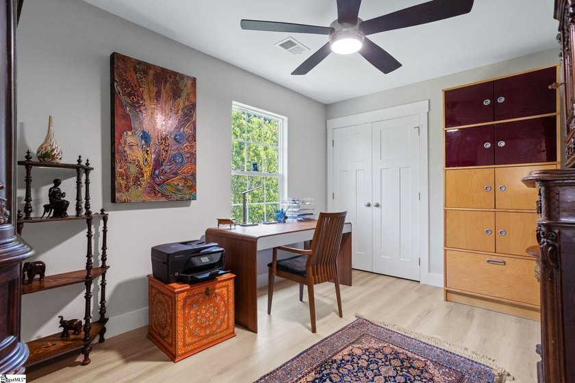 Welcome home to this beautifully maintained, like-new home - photo 25