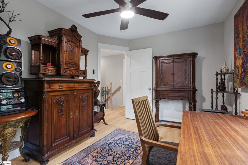 Welcome home to this beautifully maintained, like-new home - photo 26