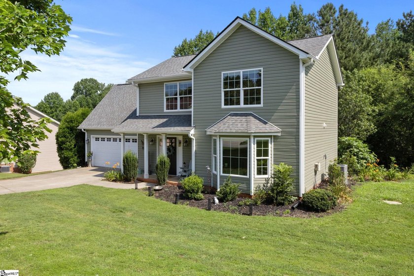 Welcome home to this beautifully maintained, like-new home - photo 31