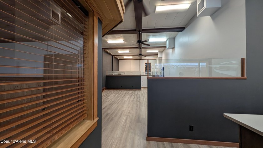 Good quality office/retail building in the heart of downtown - photo 4