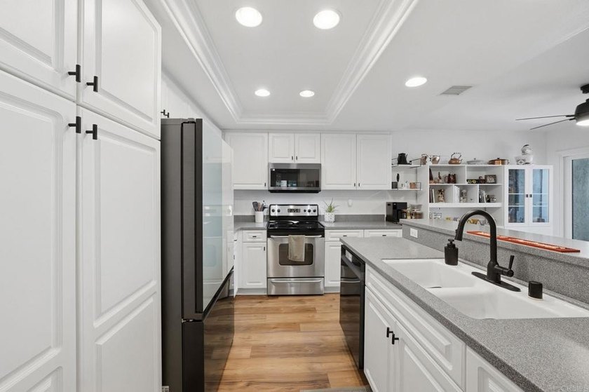 Welcome to this beautifully maintained (FHA and VA Approved) - photo 14