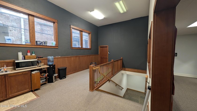 Good quality office/retail building in the heart of downtown - photo 7