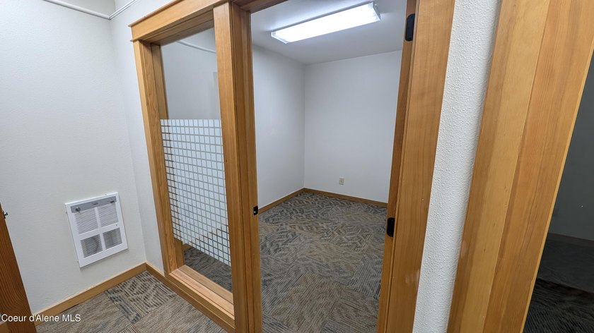 Good quality office/retail building in the heart of downtown - photo 10