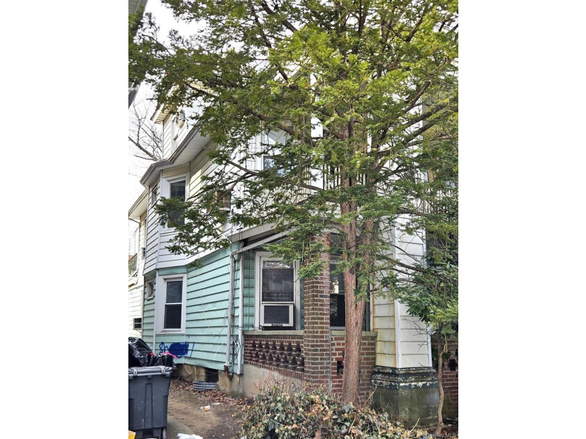 Excellent opportunity to own a legal 3 Unit property currently - photo 3