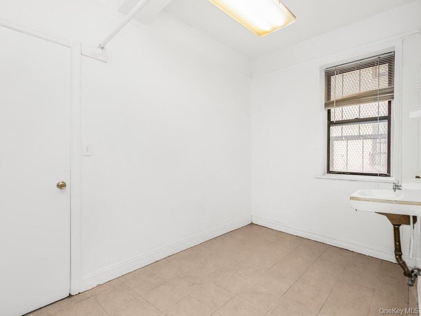 Welcome to 860 Grand Concourse #1i. Landmark Art Deco - photo 8