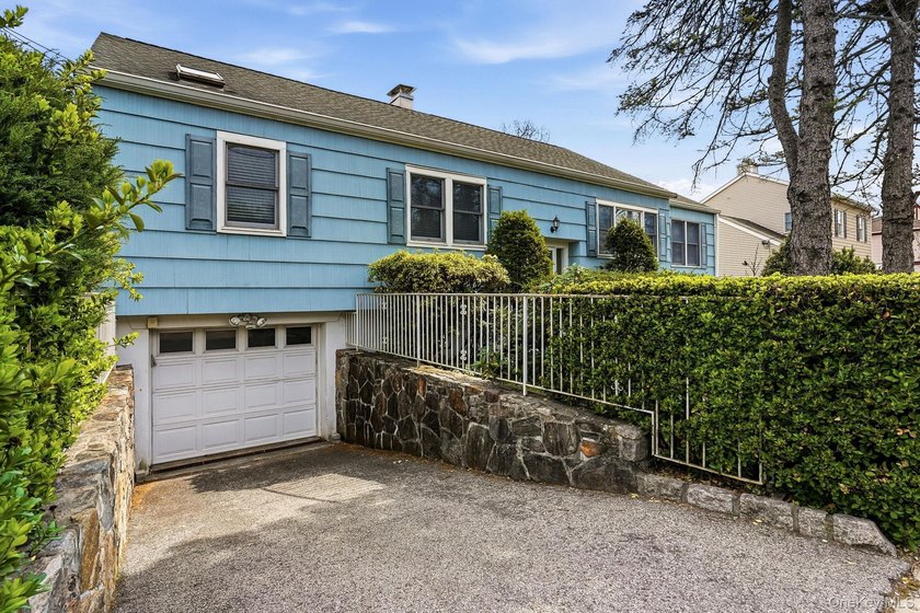 Welcome to this a well-maintained home offering comfort, space - photo 2
