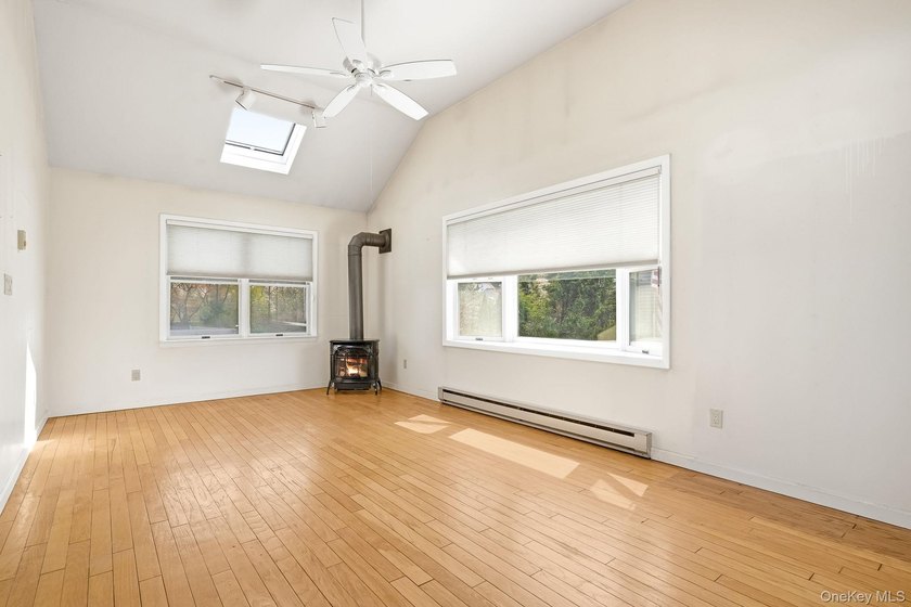 Welcome to this a well-maintained home offering comfort, space - photo 4