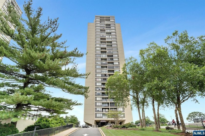 Experience the perfect blend of luxury and convenience in this - photo 17