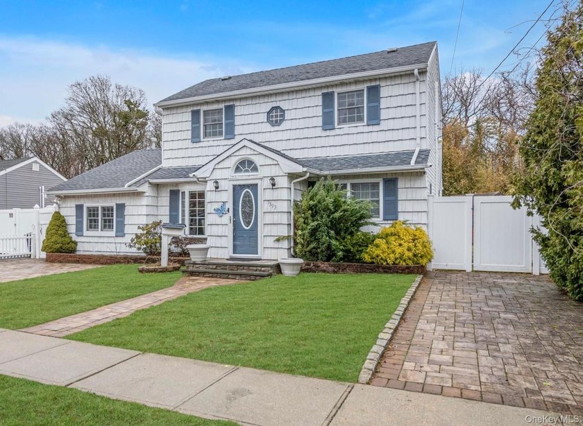 Stop looking and start packing! Beautifully renovated within the - photo 23