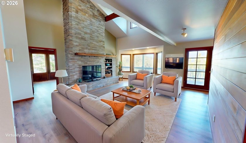 Stunning Mountain Views, Thoughtful Updates &amp; Room to - photo 3