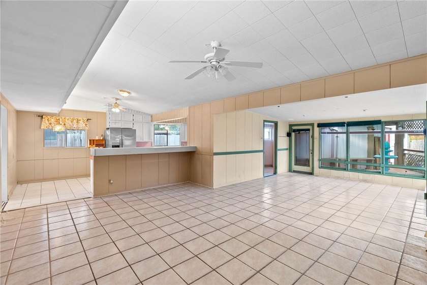 Charming 1955 Home with Endless Potential - Investor's Dream! - photo 3