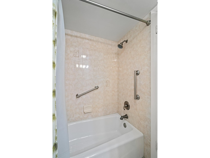 Wonderful Downtown Boca Raton Location, Short Stroll to - photo 23