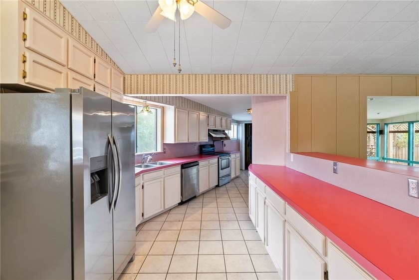 Charming 1955 Home with Endless Potential - Investor's Dream! - photo 6