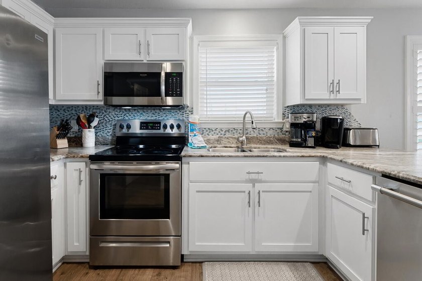 Luxury updates, deeded beach access and superb Destin Florida - photo 26