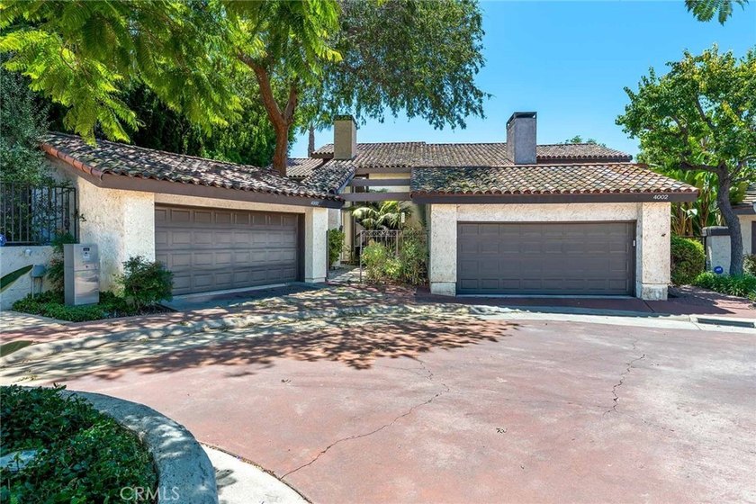 Welcome to this beautiful pool home in Crown Pointe, an - photo 40